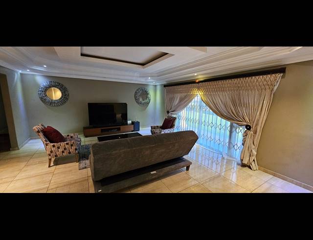5 BEDROOM HOUSE FOR SALE IN SERALA VIEW